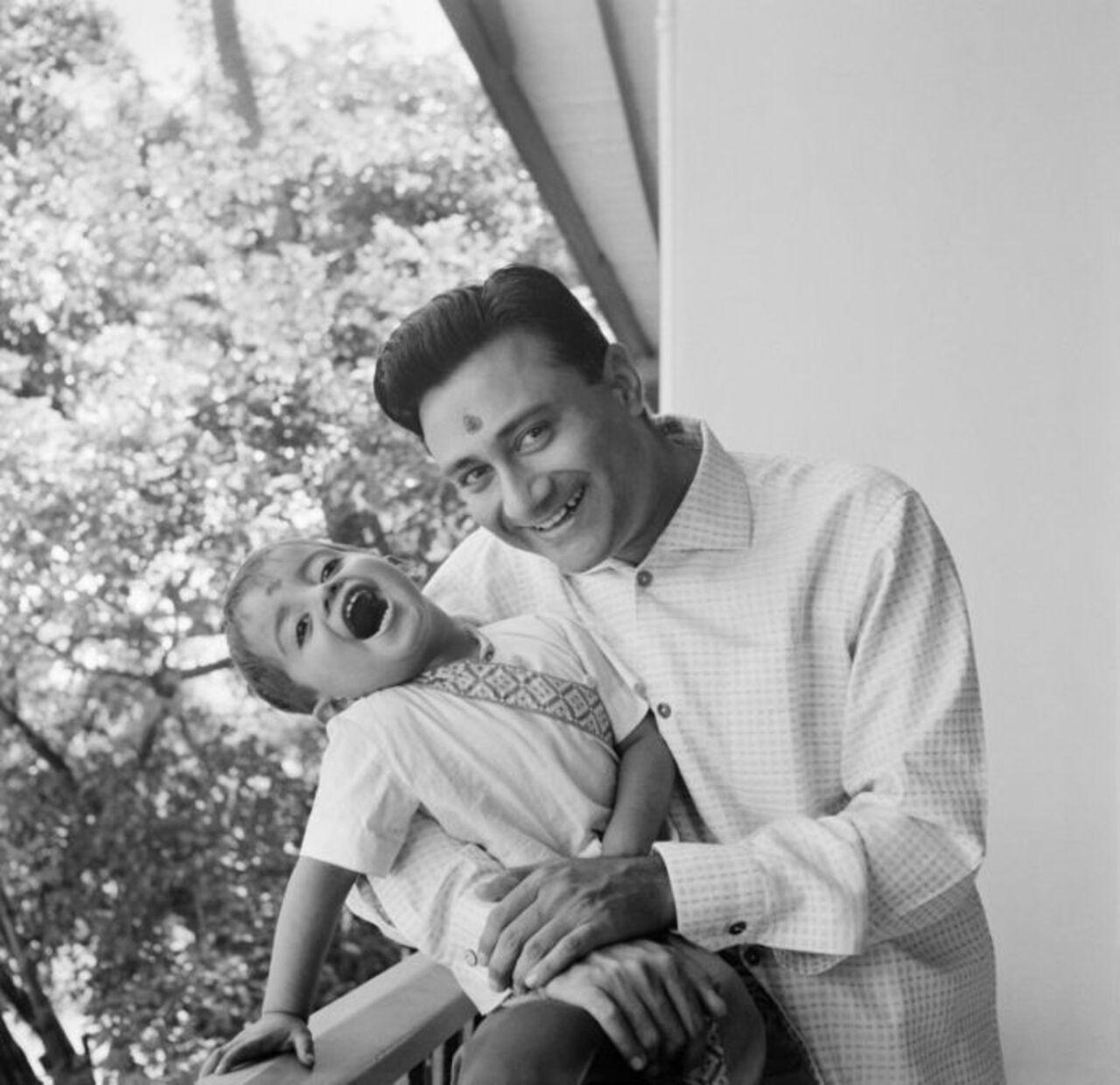 Born in 1956, Suneil Anand was the son of Dev Anand and Kalpana Kartik. He was born in Zurich, Switzerland, while his parents were on their way to attend the Karlovy Vary Film Festival.